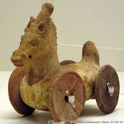 Toy Horse from 16 centuries ago (4th Century AD Athens) - © By Tilemahos Efthimiadis / Flickr / CC BY 2.0